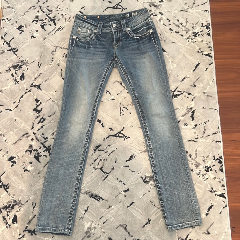 Woman’s Size 25 Miss Me jeans!